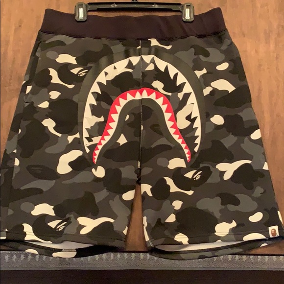 Bape camo shark sweat shorts - Picture 1 of 2